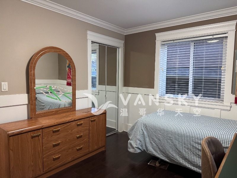 251205010053_1 - bed  dresser .jpeg